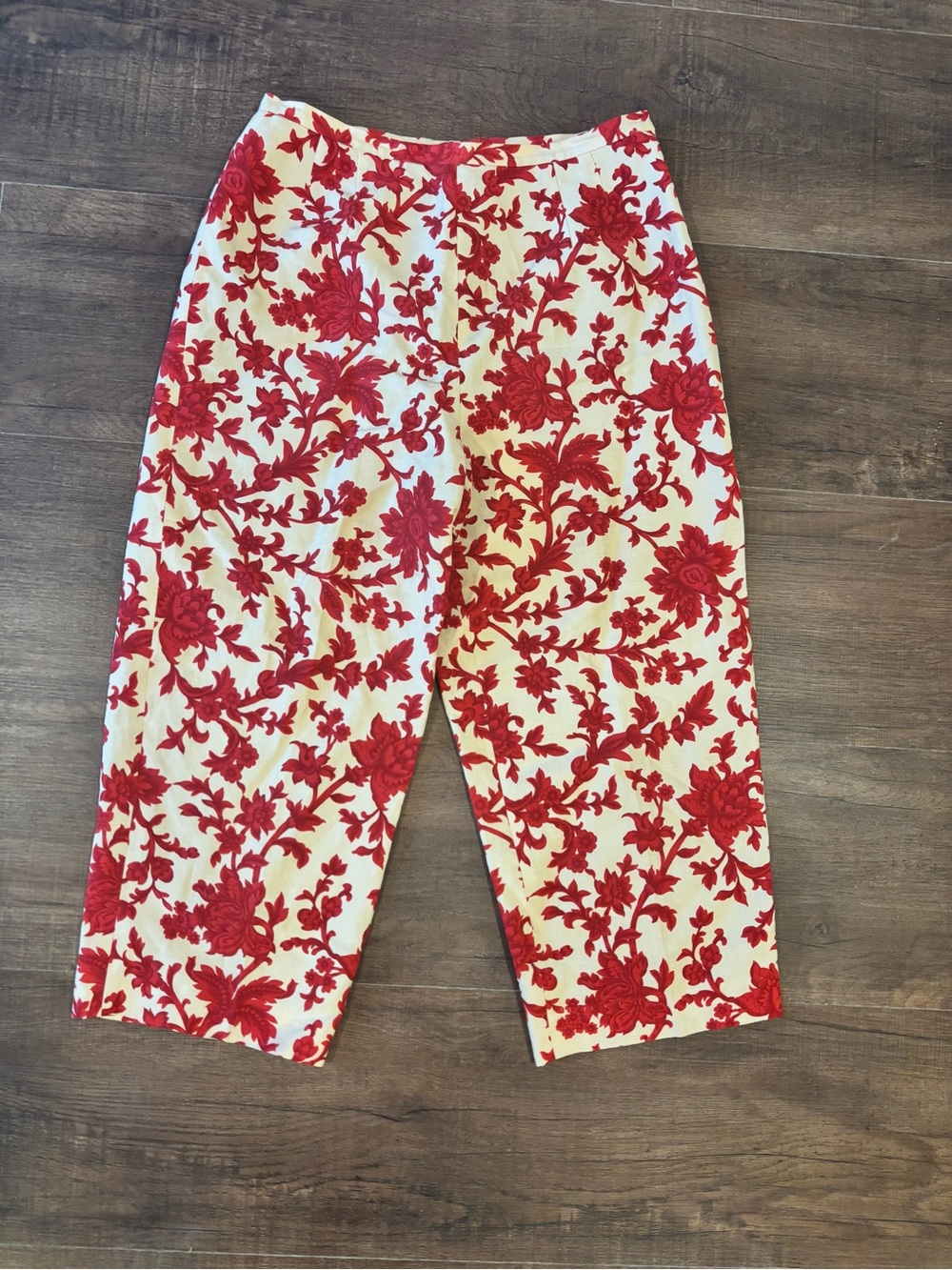 Talbots Women Size 12 Petite 55% Silk 45 % Linen Red / White Floral Capri Pants